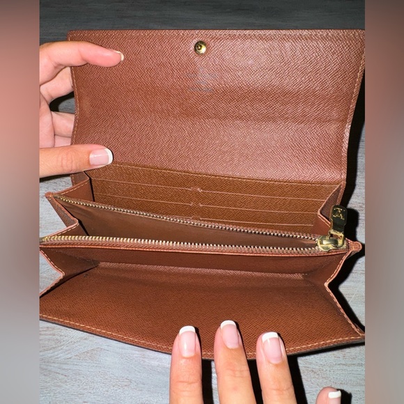 Louis Vuitton Wallet. 100% authentic. - Picture 8 of 8